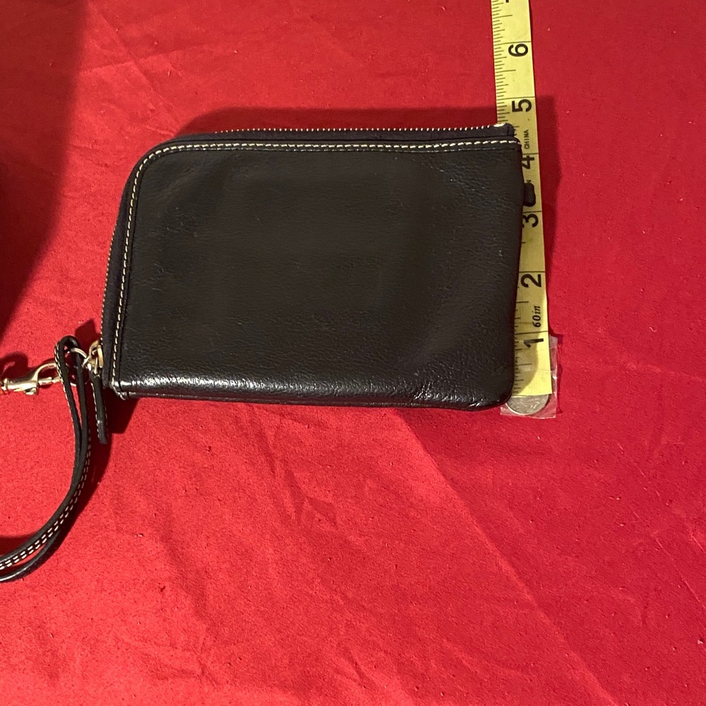 Dooney & Bourke Black Leather Zip Wristlet(Vintage) Gold hardware loaded - Picture 3 of 6